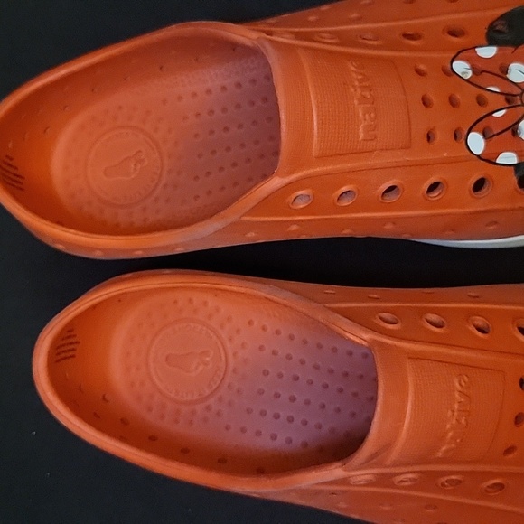 Native| Jefferson Slip on Disney Mini Mouse Shoe Size J2 - Picture 7 of 7